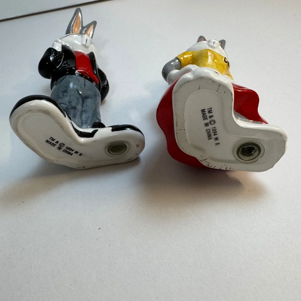 Vintage 1994 Warner Bros Bugs Bunny Honey Bunny Salt Pepper Shakers Looney Tunes